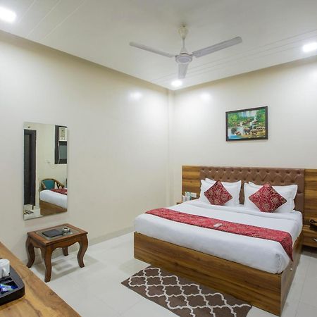 Hotel Nysha Palace Near Igi Airport Ню Делхи Екстериор снимка