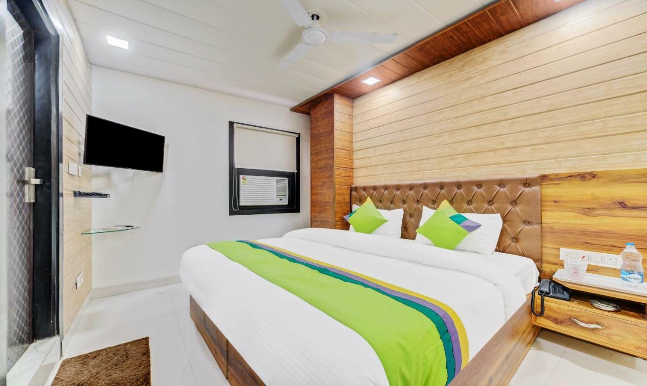 Hotel Nysha Palace Near Igi Airport Ню Делхи Екстериор снимка