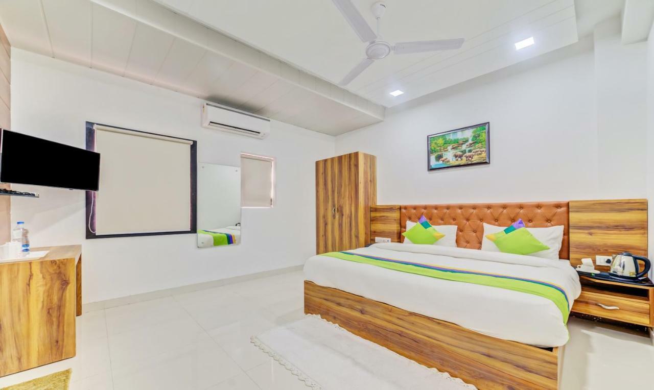Hotel Nysha Palace Near Igi Airport Ню Делхи Екстериор снимка