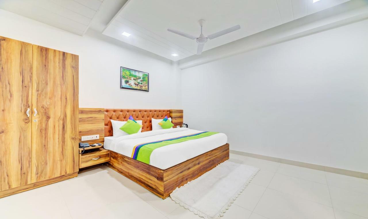 Hotel Nysha Palace Near Igi Airport Ню Делхи Екстериор снимка