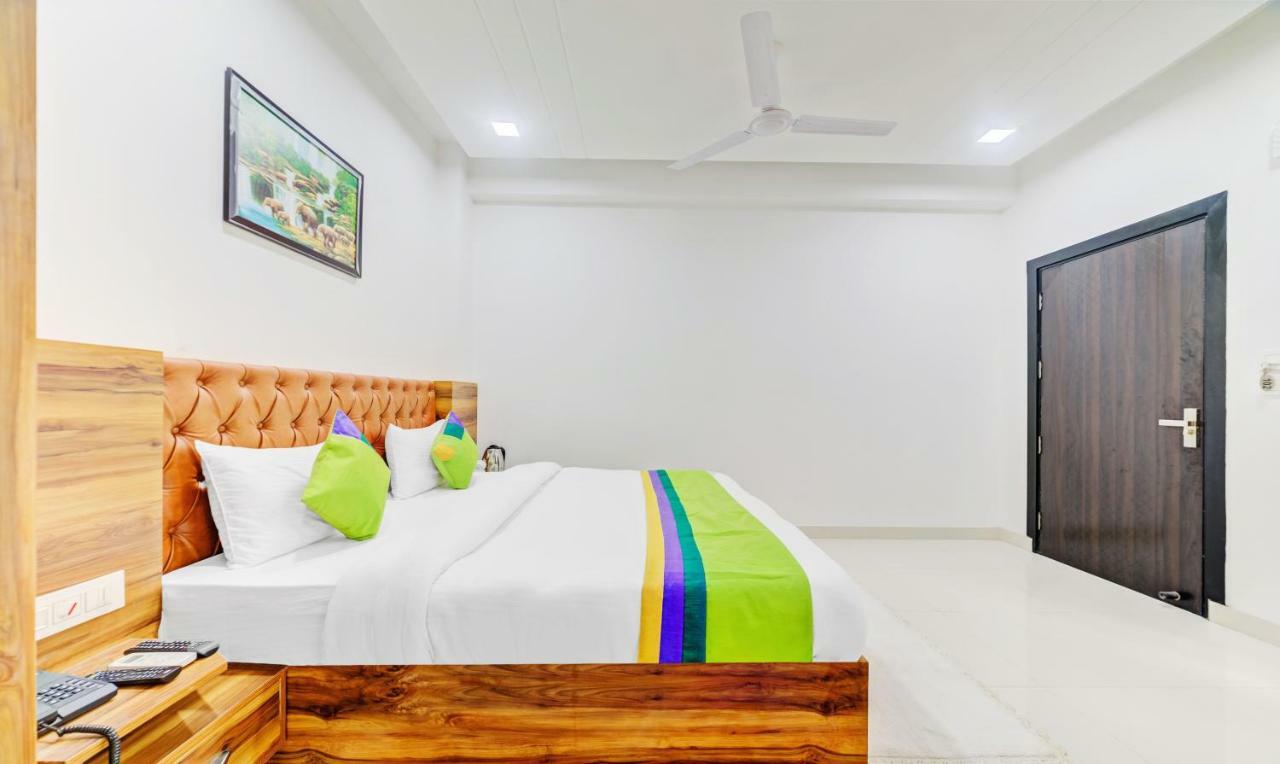 Hotel Nysha Palace Near Igi Airport Ню Делхи Екстериор снимка