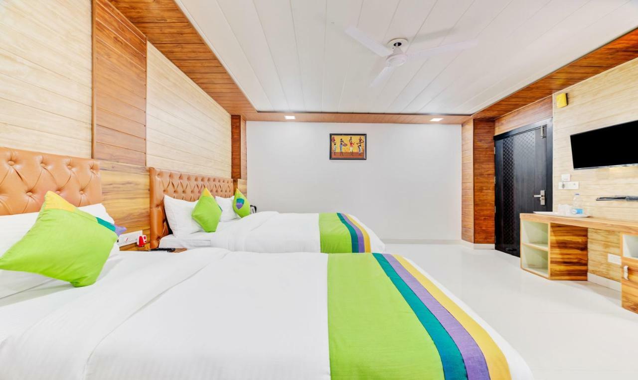 Hotel Nysha Palace Near Igi Airport Ню Делхи Екстериор снимка